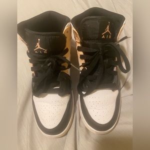 Girls rarely worn Size 5 Air Jordan